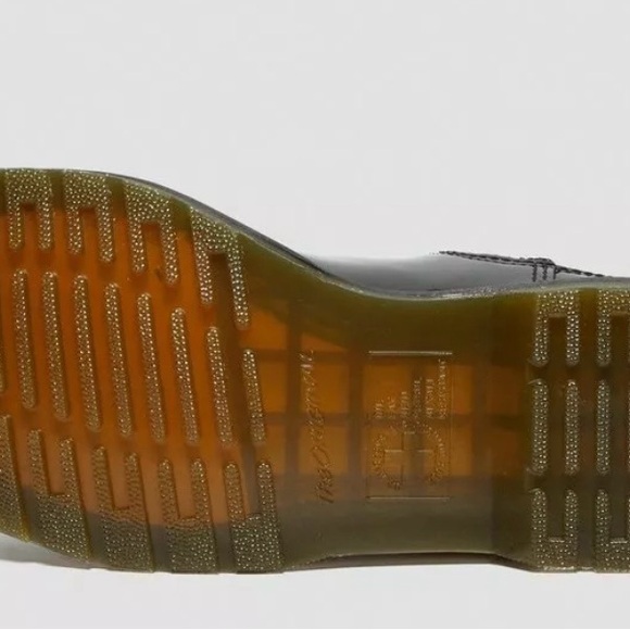 NEW IN BOX - Dr. Martens Women's 2976 Patent Leather Boot, size 9 - Picture 7 of 7